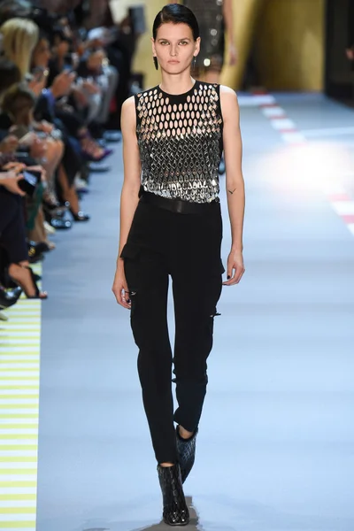 Look 11